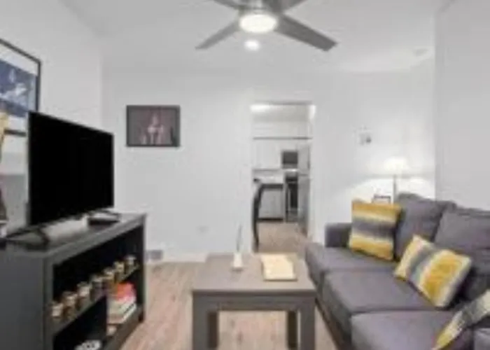 East Allegheny | Driveway Parking! Apartment Pittsburgh