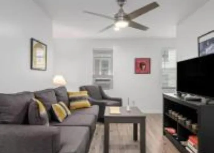 East Allegheny | Driveway Parking! Apartment Pittsburgh