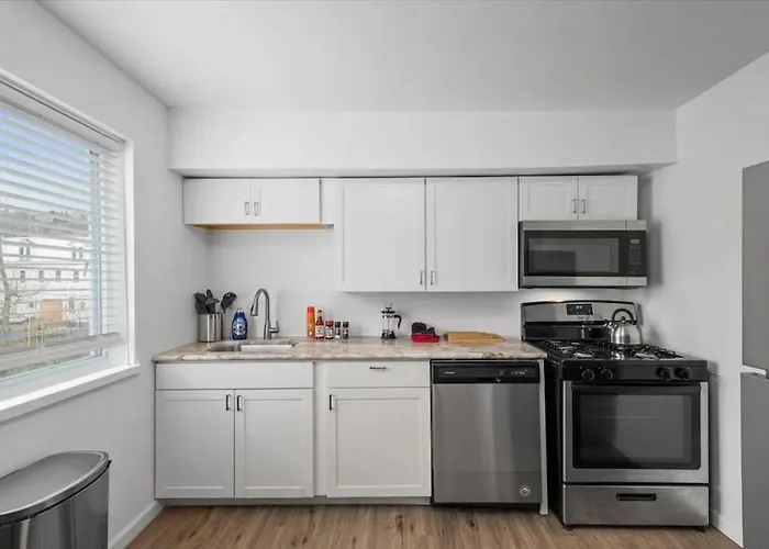 Apartment East Allegheny | Driveway Parking! Pittsburgh