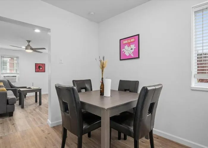 Apartment East Allegheny | Driveway Parking!