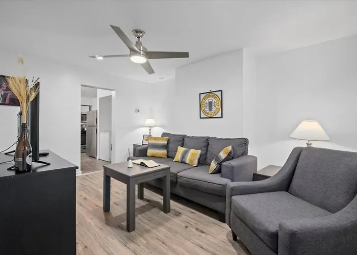 Apartment East Allegheny | Driveway Parking!