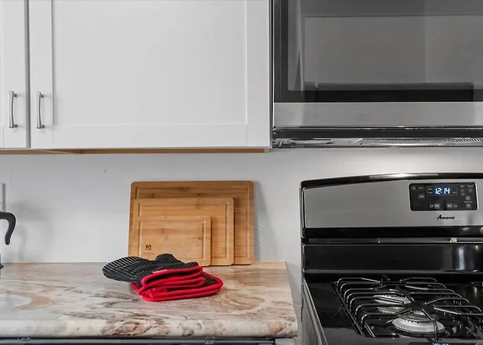 Apartment East Allegheny | Driveway Parking! Pittsburgh