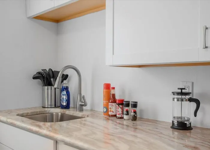 Apartment East Allegheny | Driveway Parking! Pittsburgh
